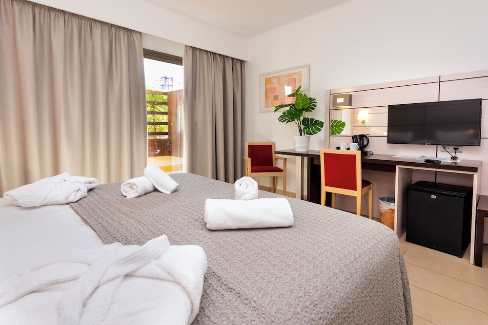 Deluxe Double Room, Balcony (Superior) - Photo 5