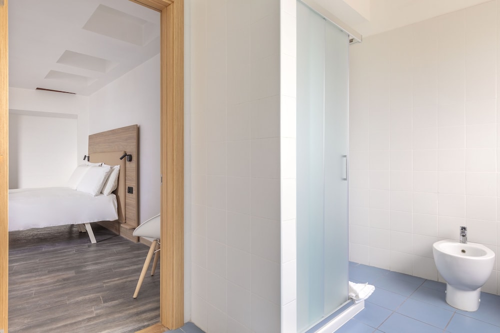 Superior Double Room, Non Smoking - Photo 7