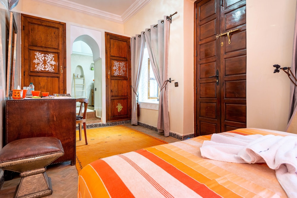 Deluxe Room - Photo 16