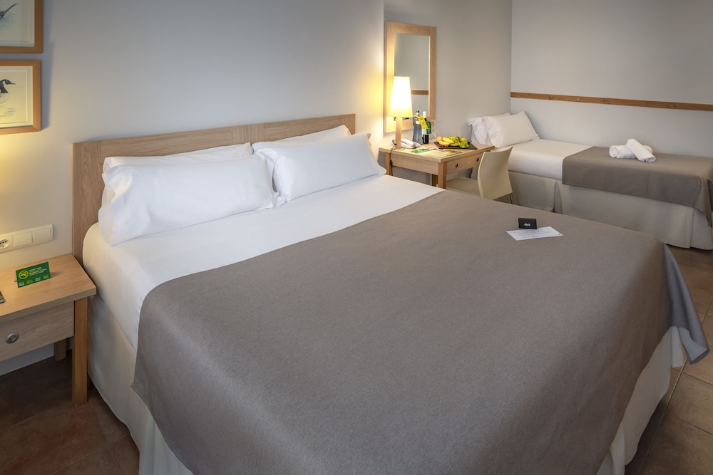 Habitación Triple Comfort, 1 Dormitorio, Terraza, Área de Jardín