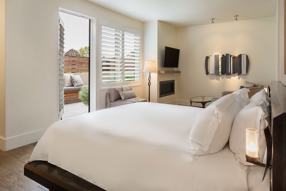 Suite, 1 King Bed, Patio, Garden View - Photo 2