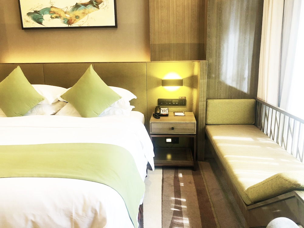 Superior Room, 1 King Bed, Non Smoking photo 3