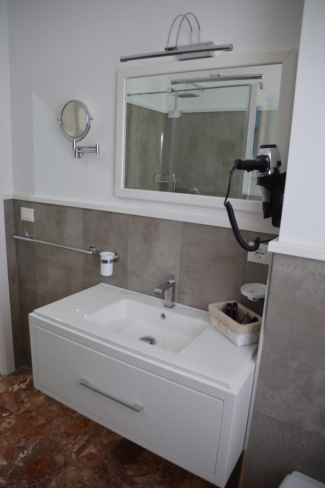 B&B Vanity, Bild 7