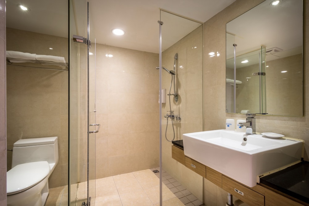 Standard Twin Room, 2 Bedrooms (Same Floor) photo 3