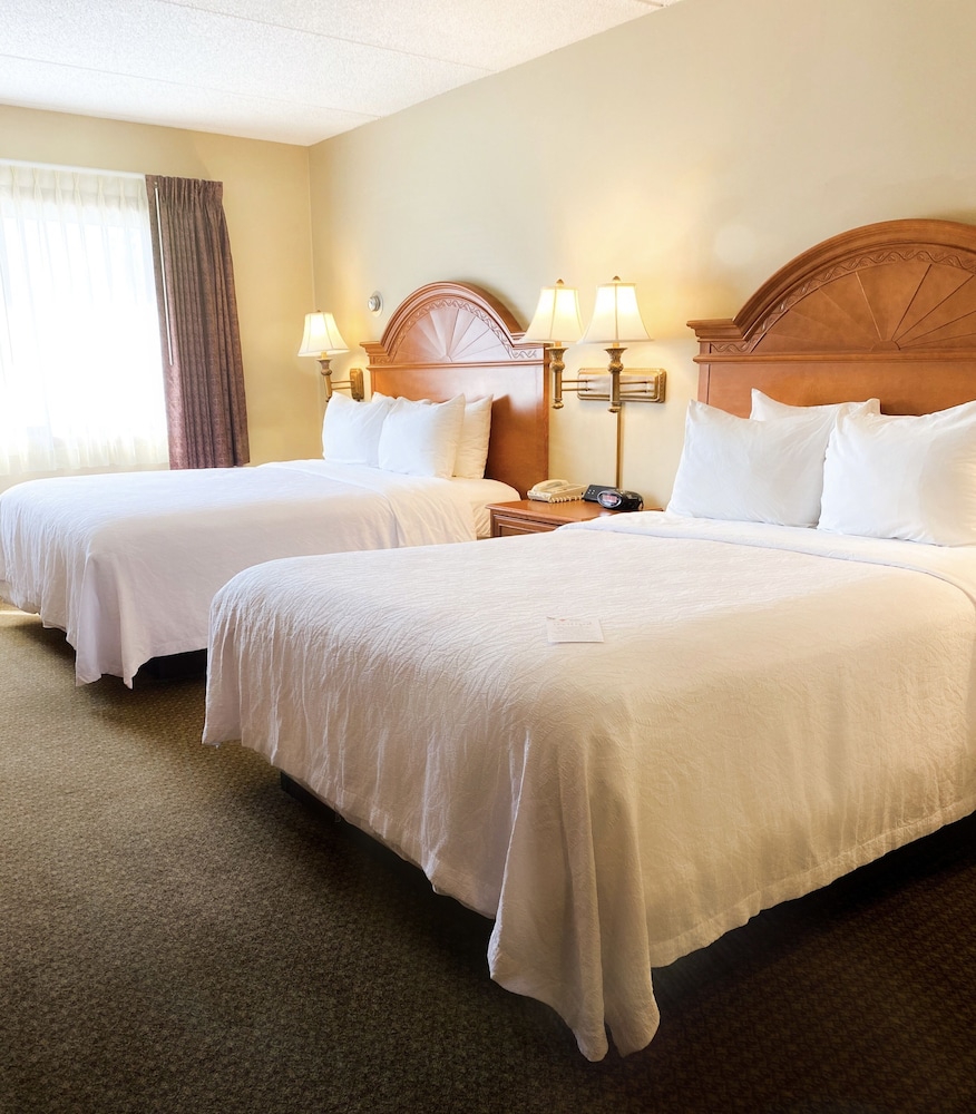 Premier Room, 2 Queen Beds, Non Smoking - Photo 4