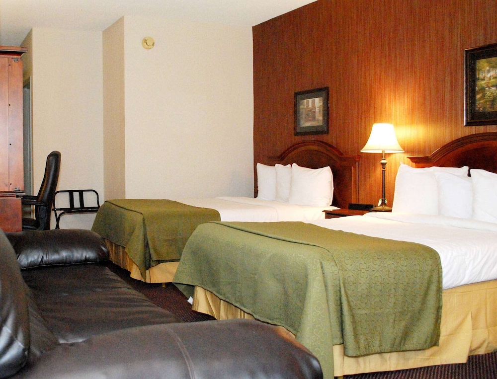 Suite, 2 Double Beds, Accessible, Non Smoking (Bathtub) photo 1