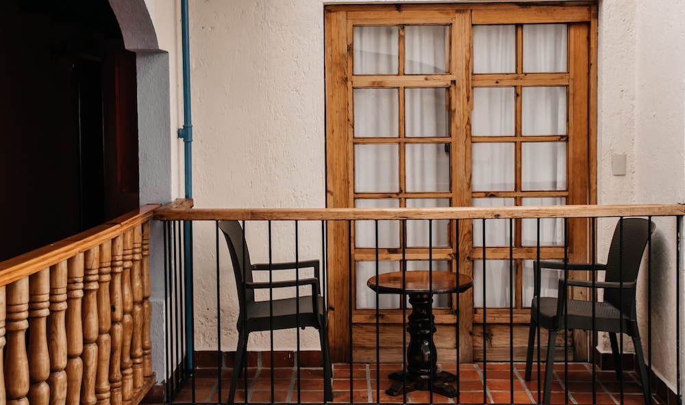 Colonial - Photo 5