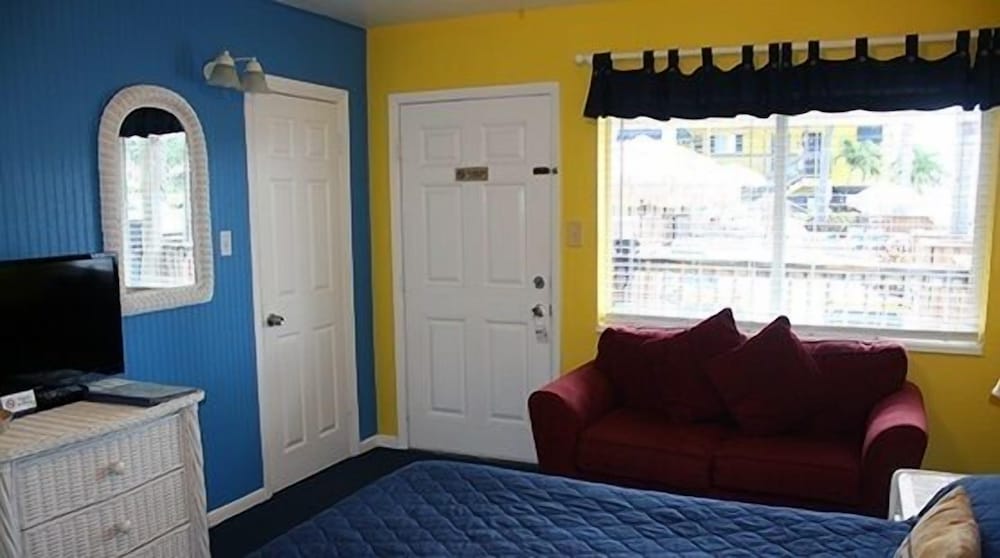 Standard Room, 1 Queen Bed photo 2