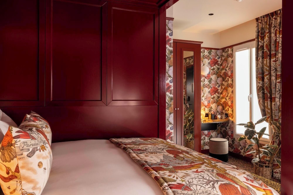 Deluxe Room (with spa access) thumbnail 6