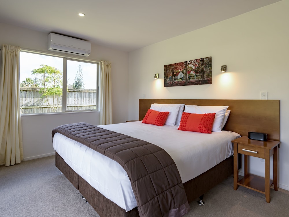 Two Bedroom Suite - Photo 3