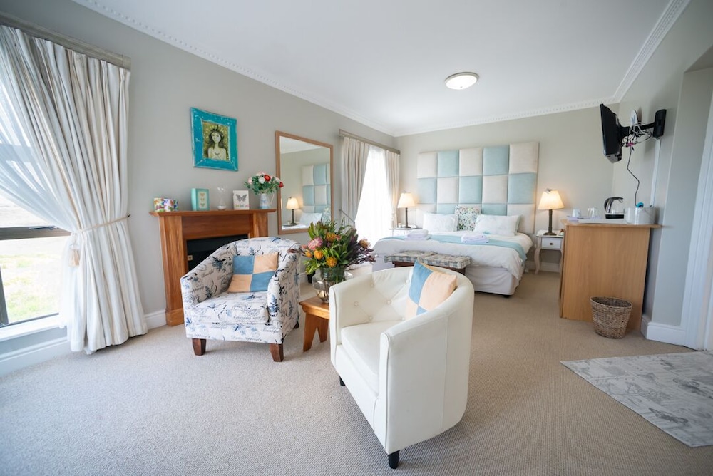 Deluxe Room, 1 King Bed, Ensuite, Mountain View photo 1