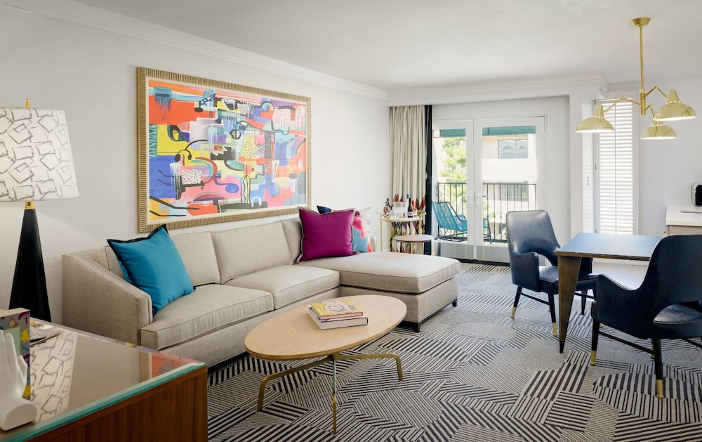 Signature Suite, 1 King Bed with Sofa bed, Mobility Accessible
