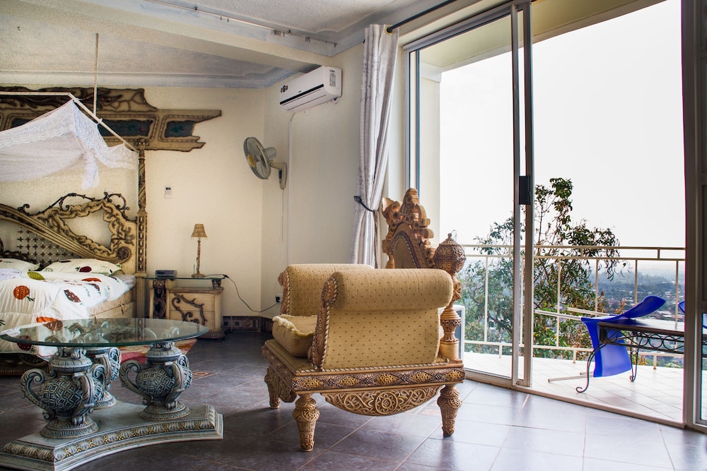 Royal Suite photo 2