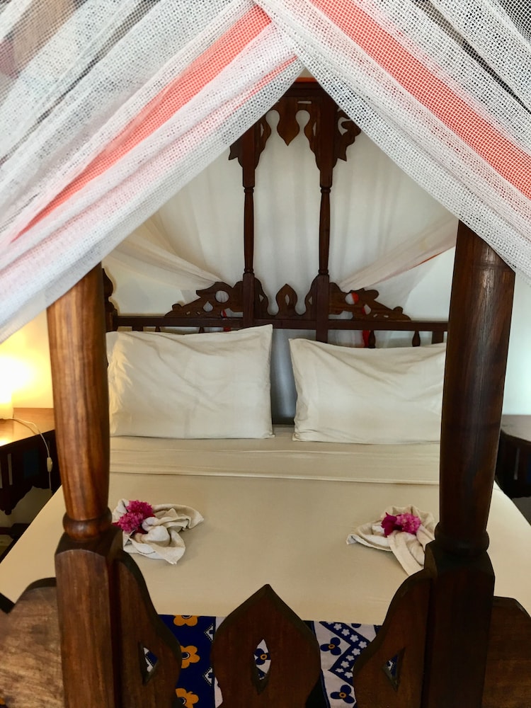 Classic Double Room, 1 Queen Bed, Ocean View photo 3
