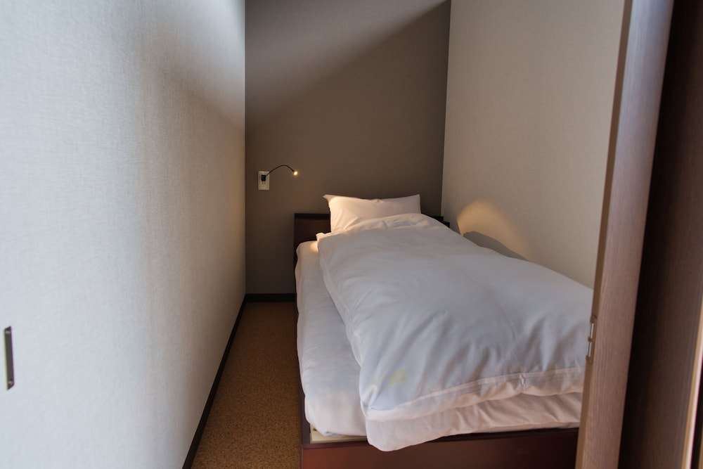 Hostel (Dormitory Room, Mixed) photo 1