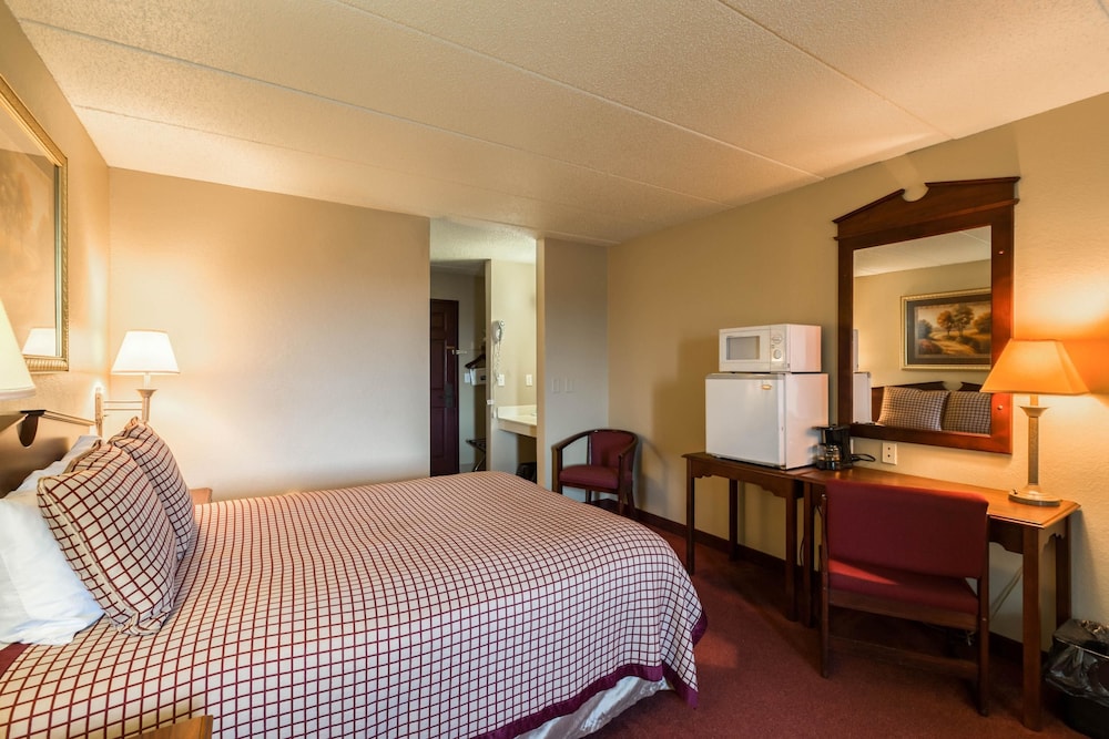 Standard Room, 1 Queen Bed, Non Smoking photo 1
