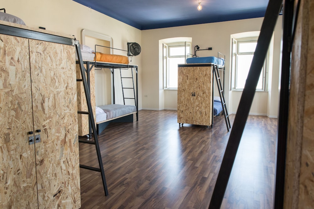 Shared Dormitory, Mixed Dorm, Shared Bathroom, Sea View (12 PAX)