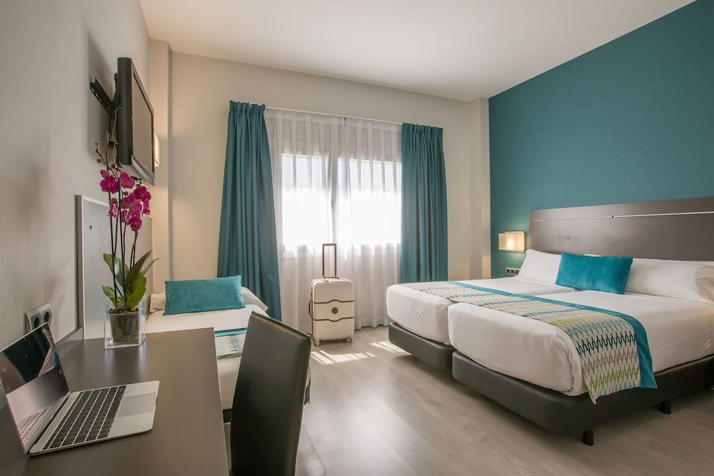 Triple Room, 3 Twin Beds - Photo 1