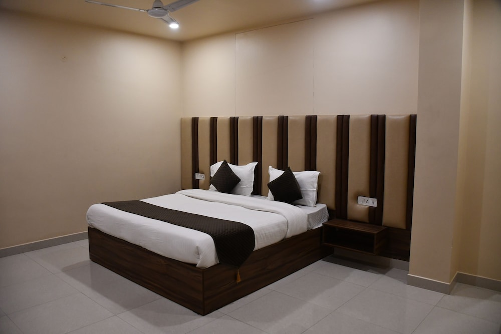 Deluxe Room - Photo 1