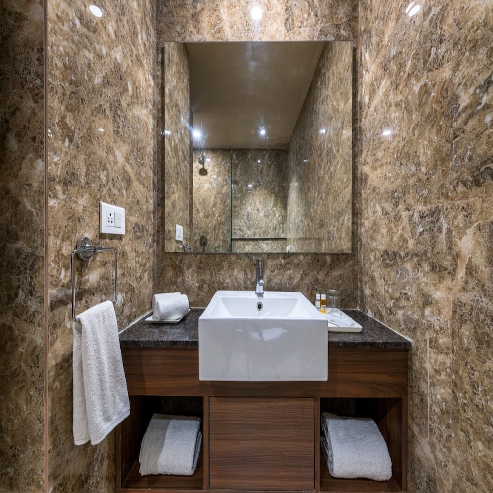 Premium Twin Room - Photo 2