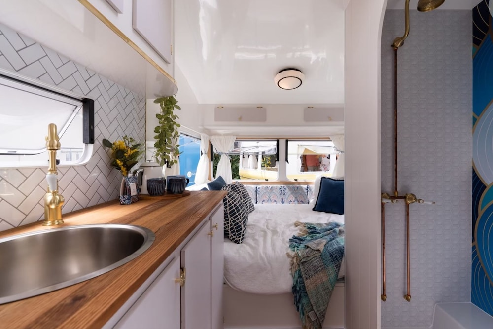 Poolside Vintage Glamper (2 Berth)