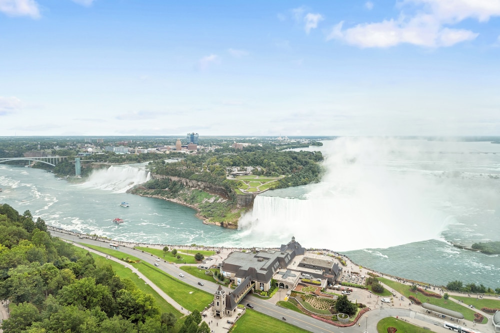 Premium Full Fallsview Room photo 3