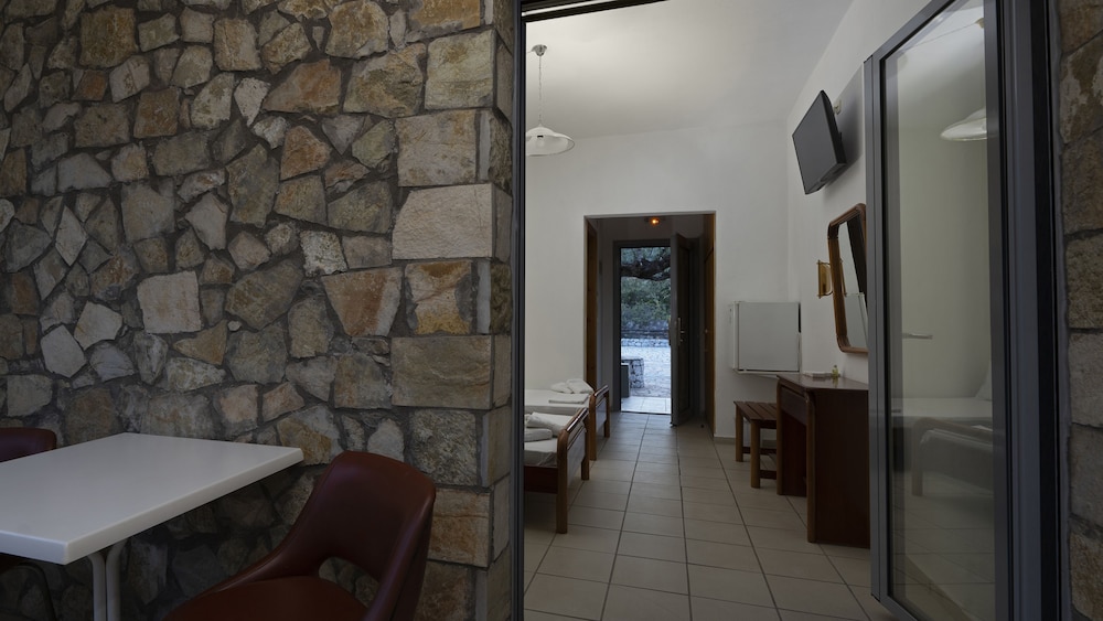 Twin Room, Garden View, Ground Floor photo 2