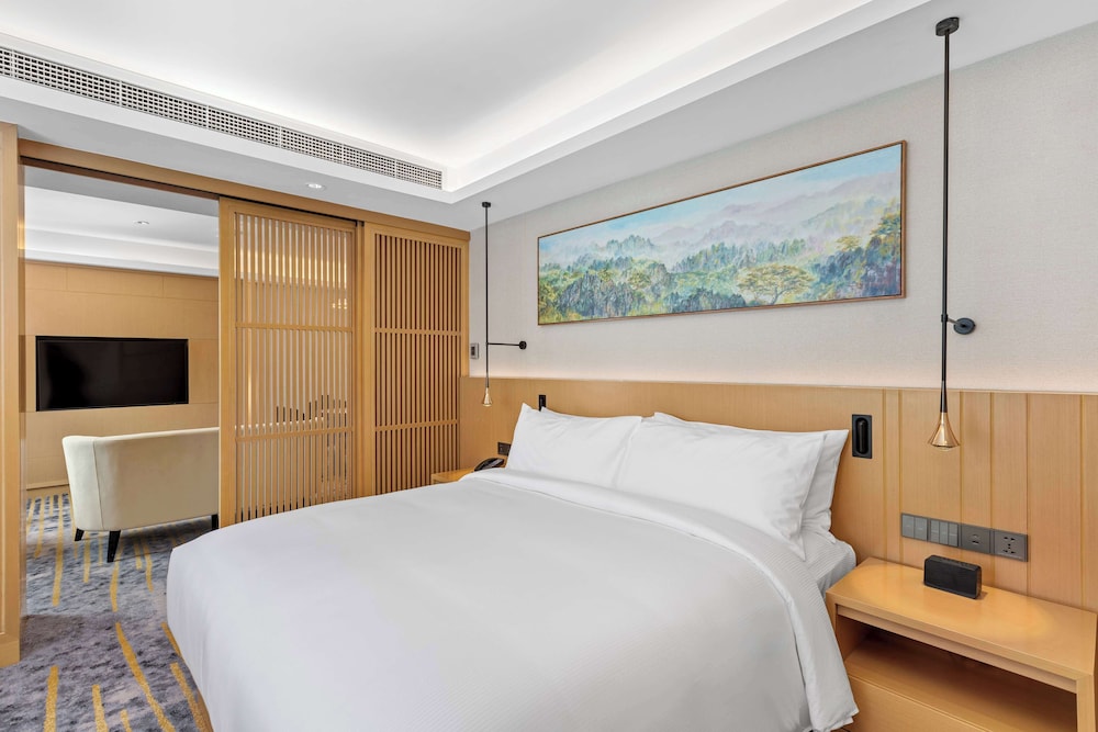 Deluxe Room, 1 King Bed (Executive) photo 2