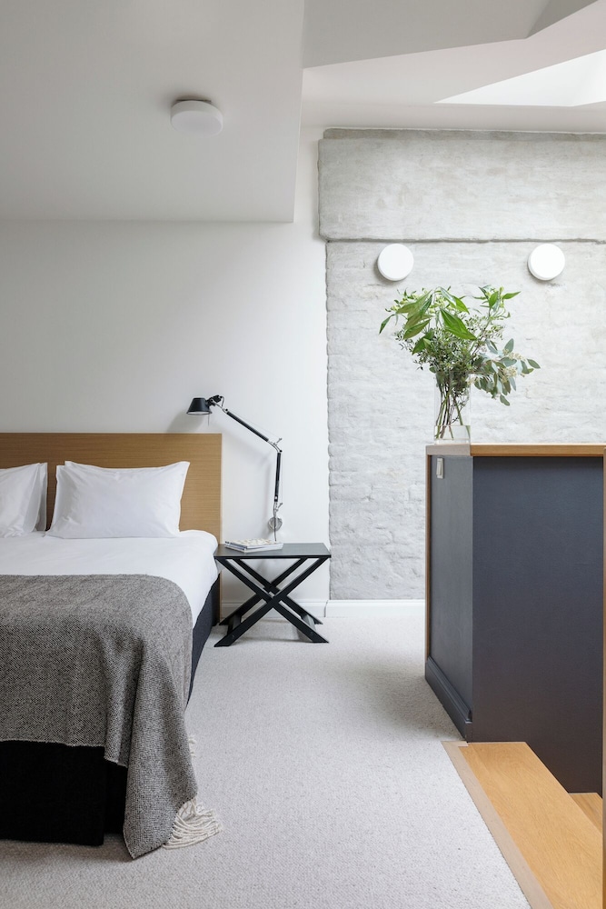 Two Storey Suite - Photo 2
