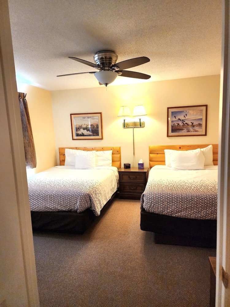 Family Room, 2 Bedrooms photo 3