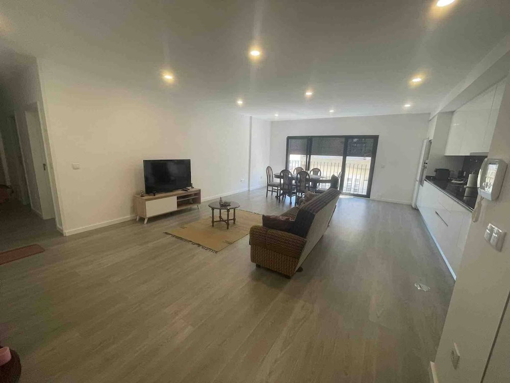 Flat Spacious and Tidy - Close Stadium + Wifi+ac, Foto 15