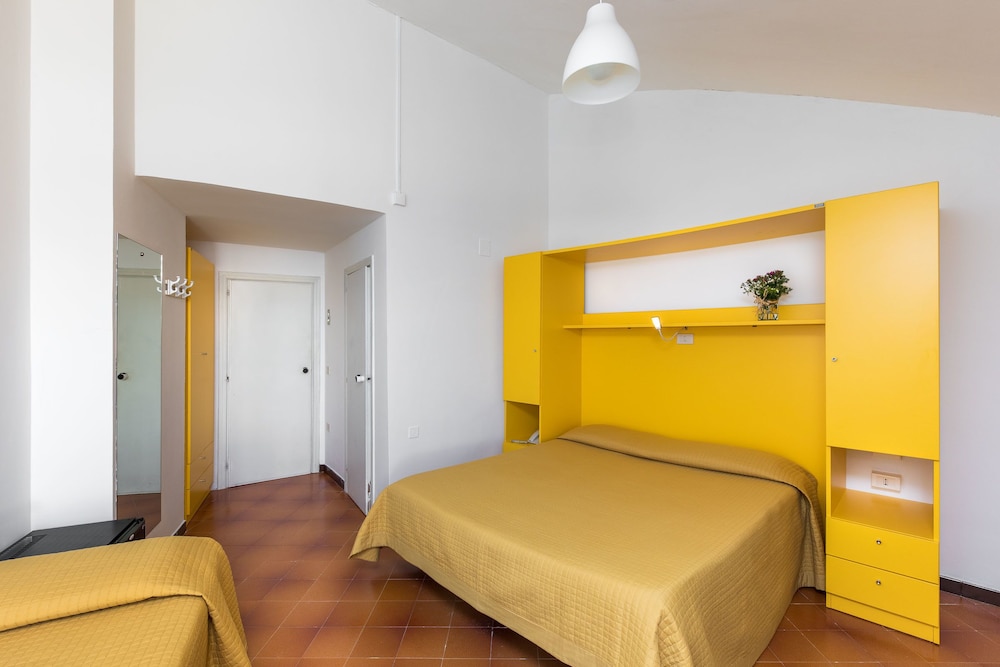Standard Quadruple Room, Multiple Beds (3 pax) - Photo 1