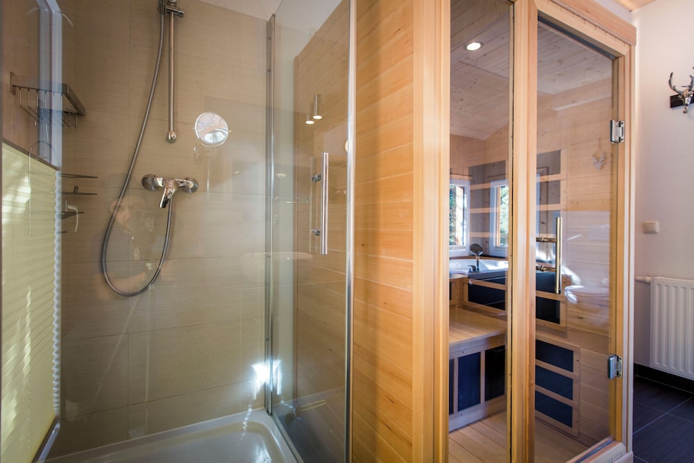Ferienhaus # 20 mit IR-Sauna & Whirlwanne