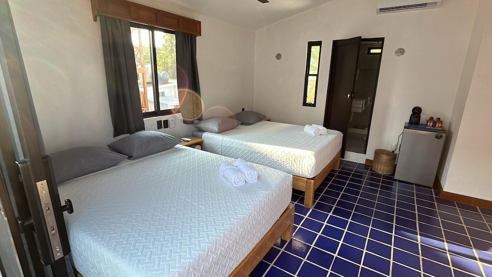 Family Quadruple Room, 1 Bedroom, Air conditioning, Lake View photo 1