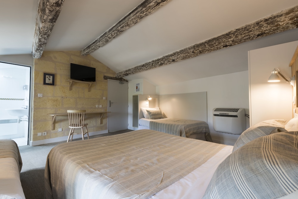 Quadruple Room - Photo 6