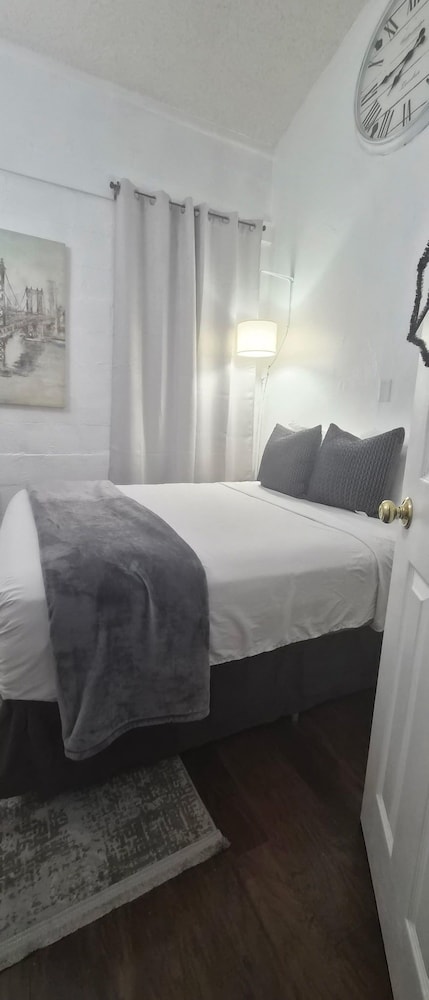 Full Bed Semi Private Room photo 1