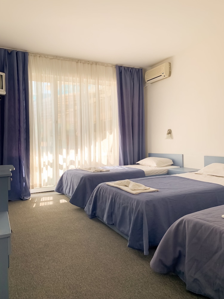 Standard Triple Room photo 3
