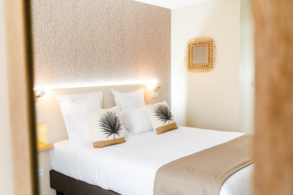 Deluxe Double Room, City View - Photo 37