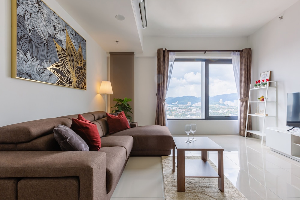 Classic Apartment, 2 Bedrooms, City View