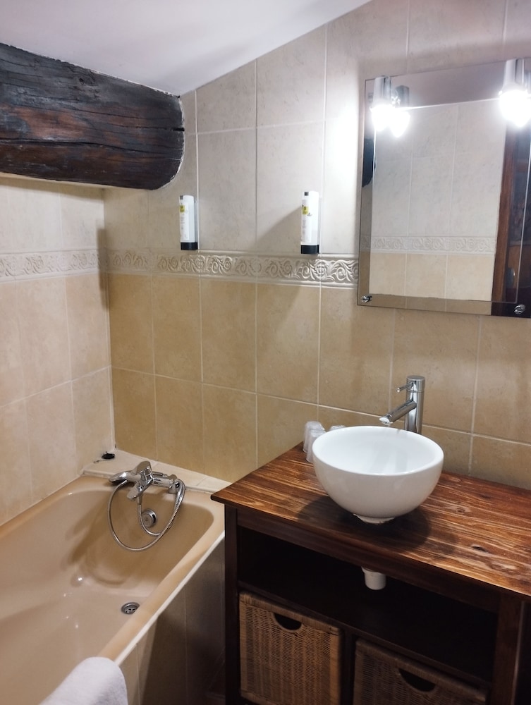 Standard Triple Room - Photo 2