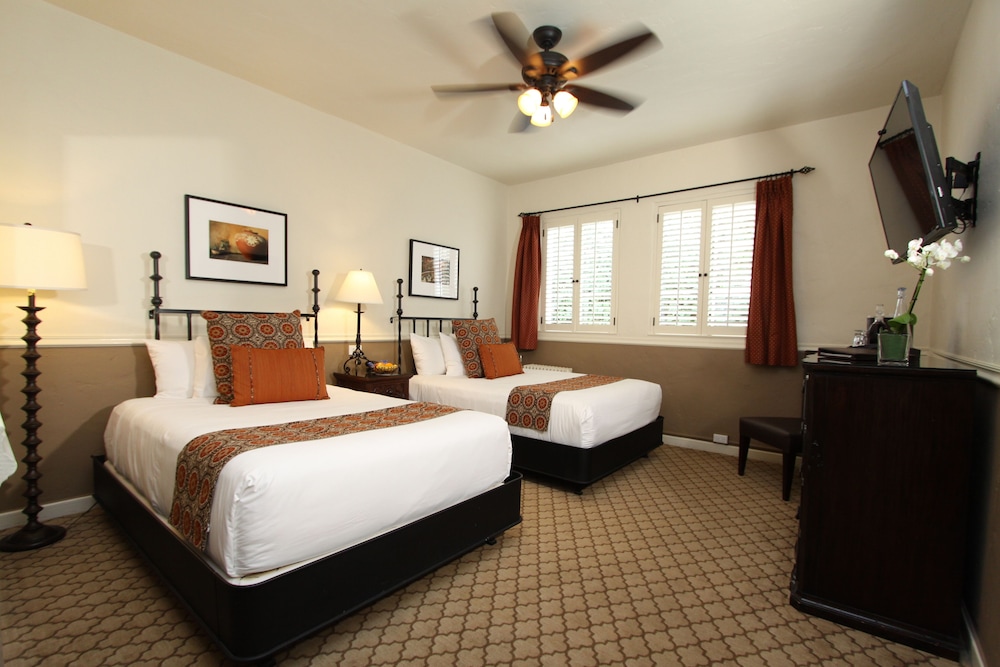 Standard Room, 2 Double Beds photo 1