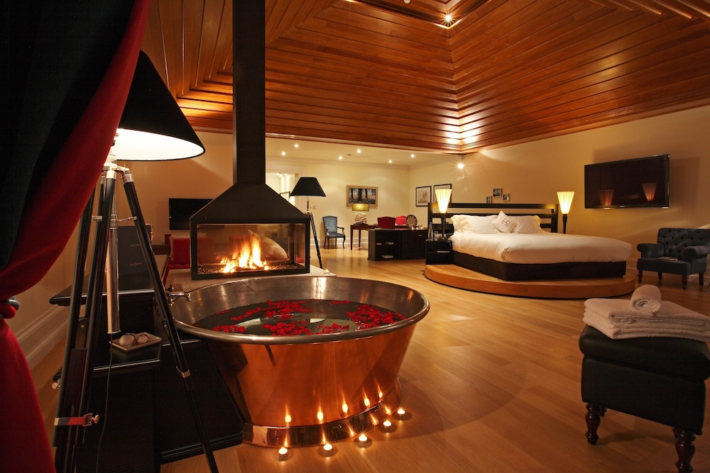 Bacchus Suite - Panoramic River and City View - Floor 9 of main building