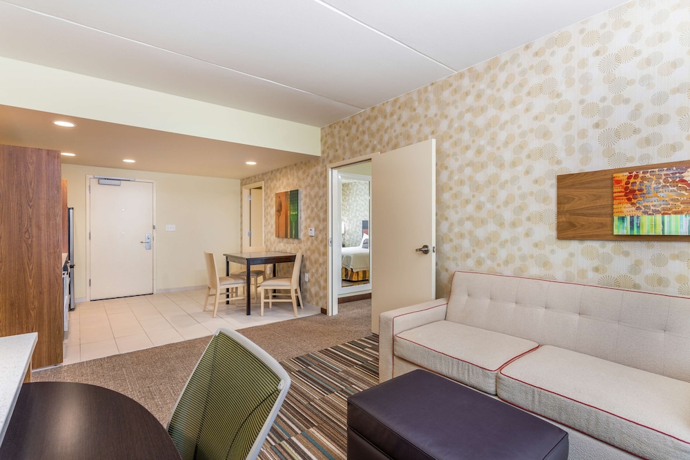 King One Bedroom Bathtub Accessible photo 2