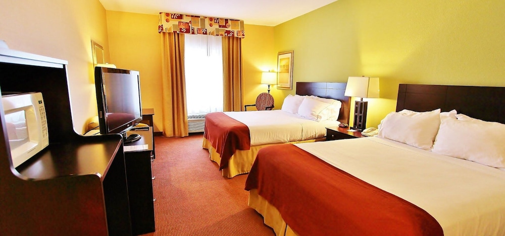 Basic Room, 2 Queen Beds - Photo 1