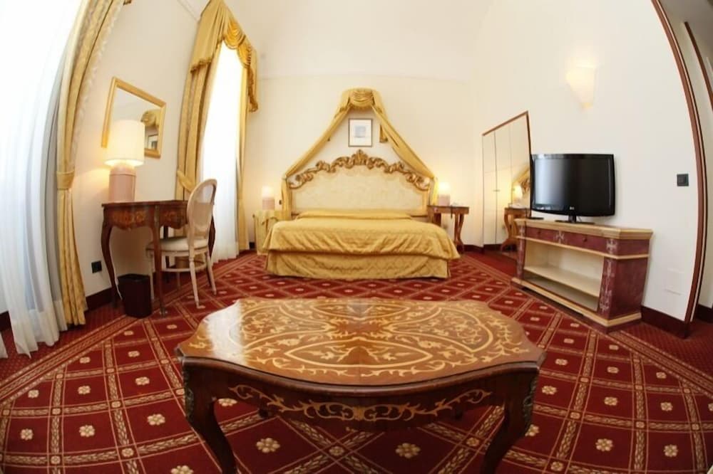 Junior Suite - Photo 1