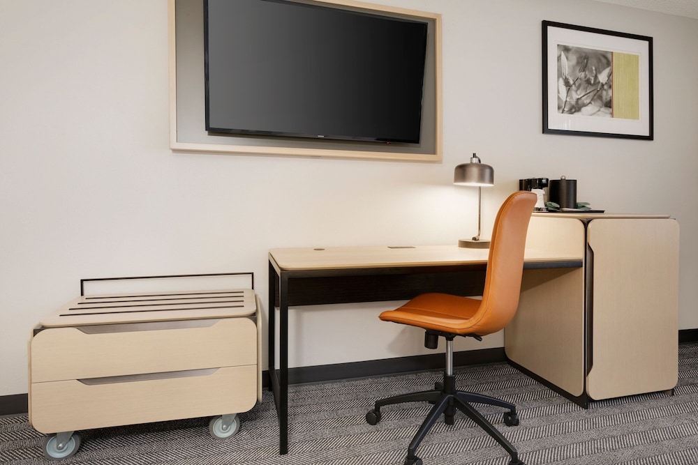 Executive Suite, 1 Bedroom - Photo 2