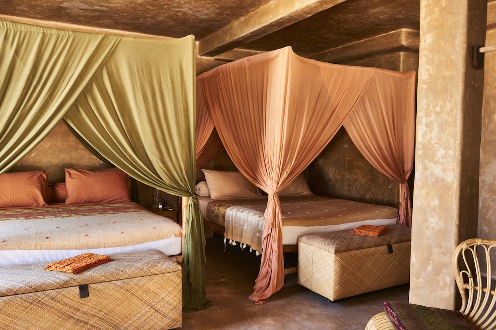 The Robinson and Crusoe House photo 1