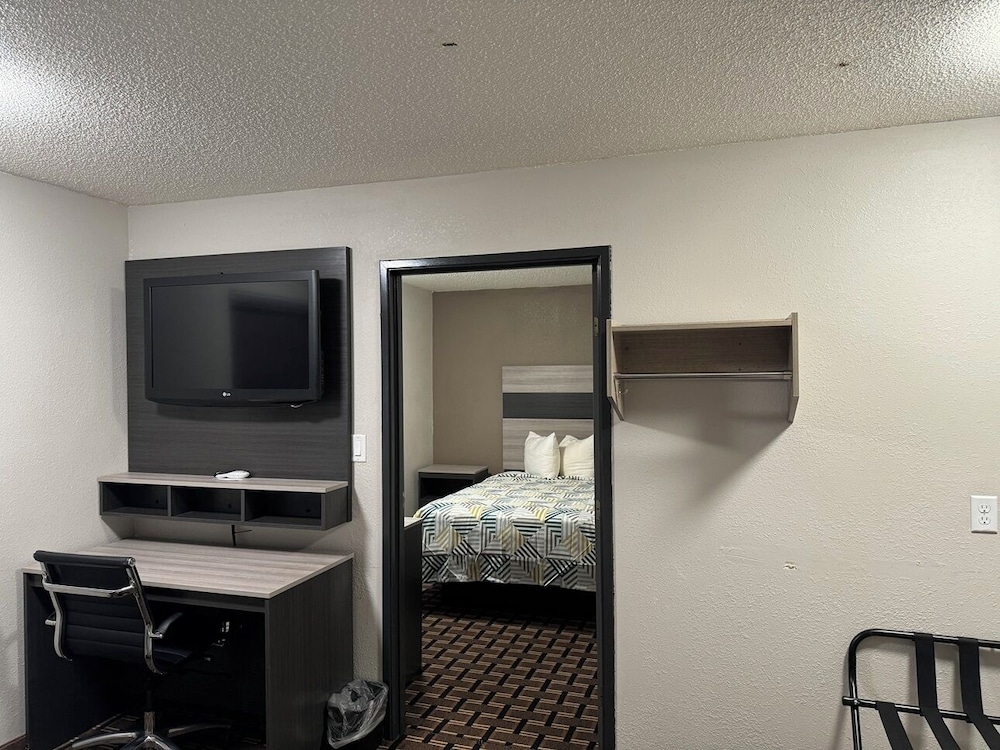 Standard Suite, Multiple Beds, Non Smoking photo 2