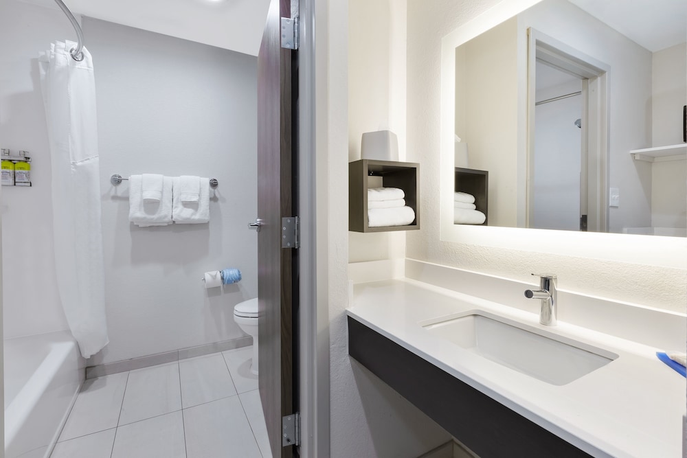 Standard Room, 2 Double Beds, Accessible (Accessible Tub) - Photo 5