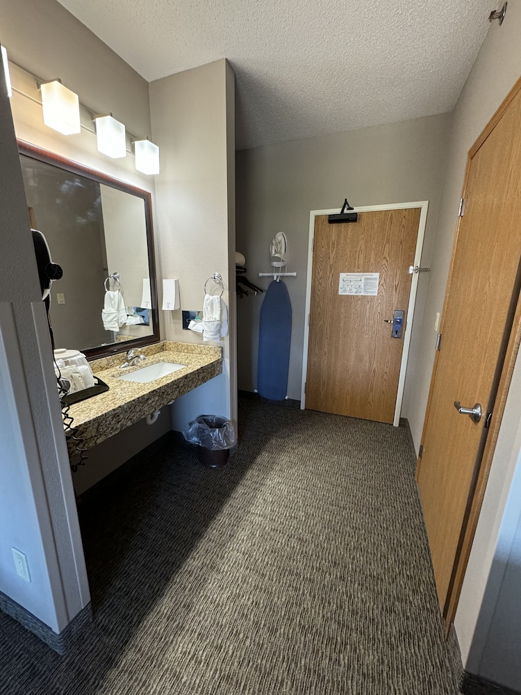 Suite Double Queen With Couch & W-Shower photo 1